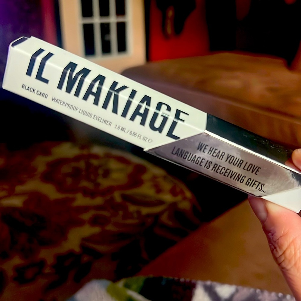 IL Makiage Liquid Liner